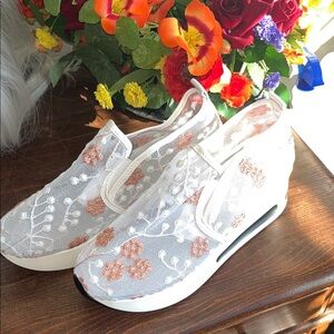 Source Unknown White and Pink Floral Sneakers
